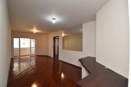 Apartamento para alugar com 72m², 2 quartos e 1 vagaSala