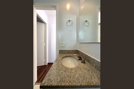 Banheiro de apartamento à venda com 2 quartos, 64m² em Jardim Nova Europa, Campinas