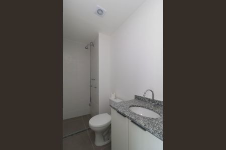 Banheiro de kitnet/studio para alugar com 1 quarto, 26m² em Pinheiros, São Paulo