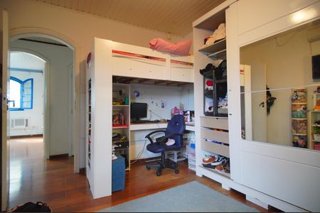 Casa à venda com 305m², 4 quartos e 2 vagasQuarto 1
