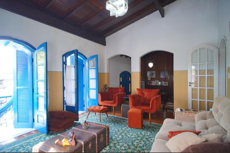 Casa à venda com 305m², 4 quartos e 2 vagasSala