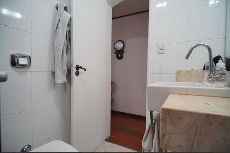 Casa à venda com 305m², 4 quartos e 2 vagasBanheiro 2