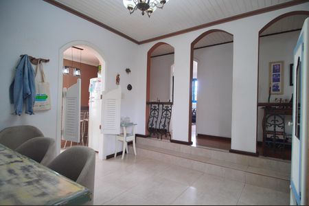 Casa à venda com 305m², 4 quartos e 2 vagasSala de Jantar
