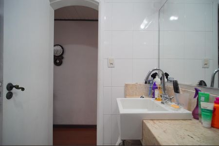 Casa à venda com 305m², 4 quartos e 2 vagasBanheiro 2