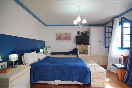 Casa à venda com 305m², 4 quartos e 2 vagasSuíte