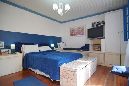 Casa à venda com 305m², 4 quartos e 2 vagasSuíte