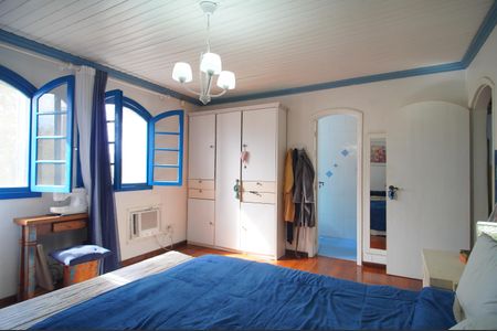 Casa à venda com 305m², 4 quartos e 2 vagasSuíte