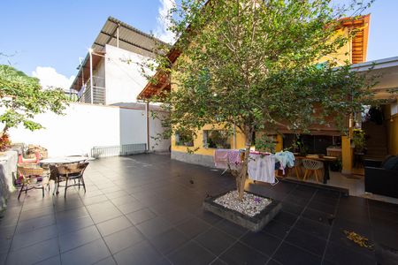 Casa à venda com 360m², 3 quartos e 5 vagasAREA EXTERNA
