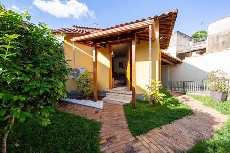 Casa à venda com 360m², 3 quartos e 5 vagasJARDIM/FACHADA