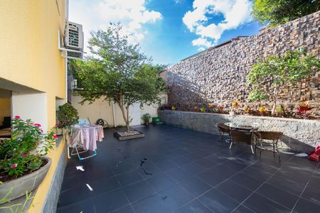Casa à venda com 360m², 3 quartos e 5 vagasAREA EXTERNA