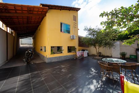 Casa à venda com 360m², 3 quartos e 5 vagasAREA EXTERNA