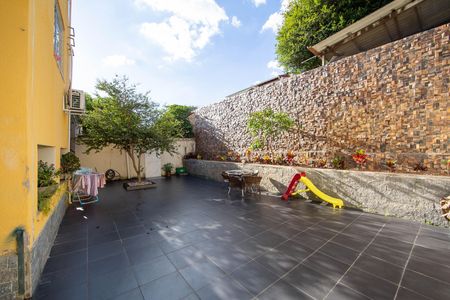 Casa à venda com 360m², 3 quartos e 5 vagasAREA EXTERNA