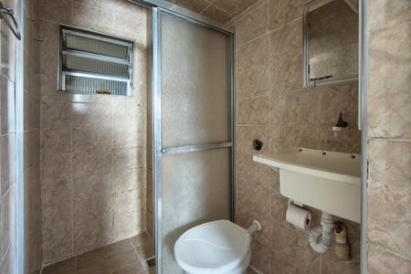 Banheiro  de kitnet/studio para alugar com 0 quarto, 48m² em Boqueirão, Praia Grande