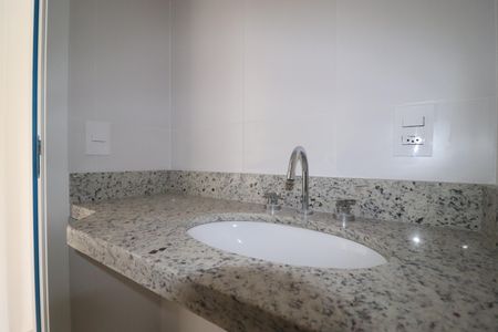 Apartamento à venda com 58m², 2 quartos e 1 vagaBanheiro 2