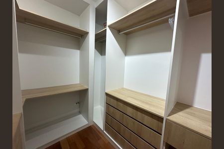 Apartamento à venda com 120m², 3 quartos e 2 vagasCloset da suíte 1