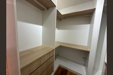 Apartamento à venda com 120m², 3 quartos e 2 vagasCloset da suíte 1