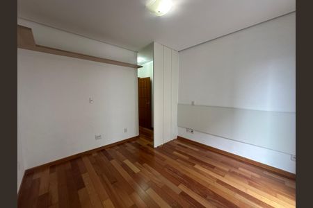 Apartamento à venda com 120m², 3 quartos e 2 vagasSuíte 1