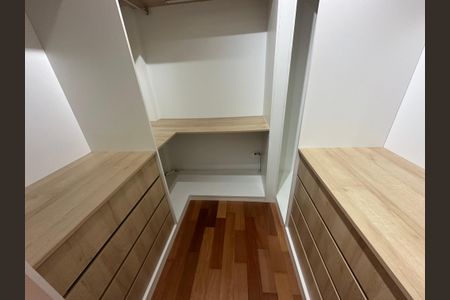 Apartamento à venda com 120m², 3 quartos e 2 vagasCloset da suíte 1