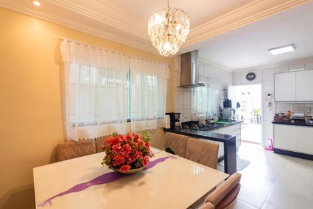 Casa à venda com 217m², 3 quartos e 6 vagasCozinha 