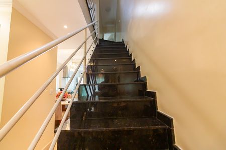 Casa à venda com 217m², 3 quartos e 6 vagasEscada