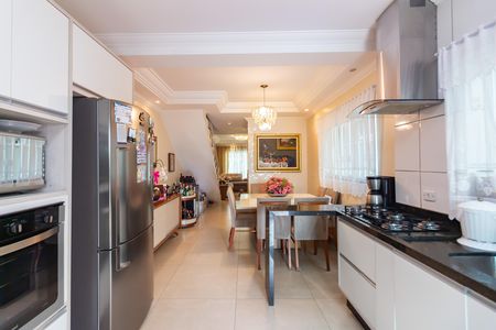 Casa à venda com 217m², 3 quartos e 6 vagasCozinha 