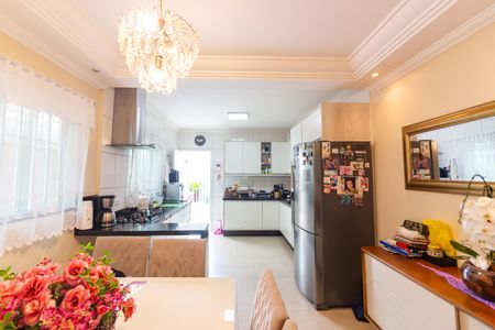 Casa à venda com 217m², 3 quartos e 6 vagasCozinha 