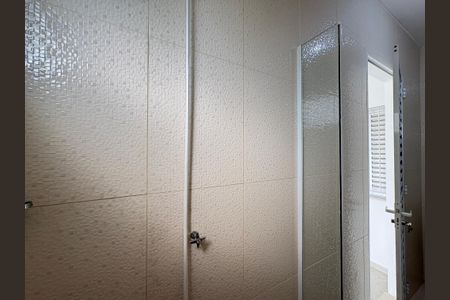 Casa à venda com 365m², 3 quartos e 6 vagasBanheiro de serviço