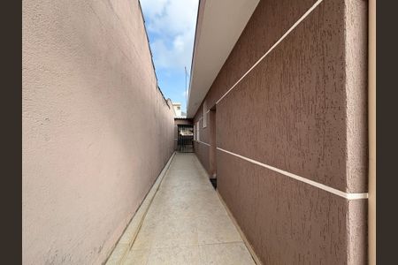 Casa à venda com 365m², 3 quartos e 6 vagasCorredor externo 