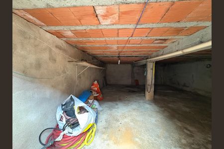 Casa à venda com 365m², 3 quartos e 6 vagasPorão 