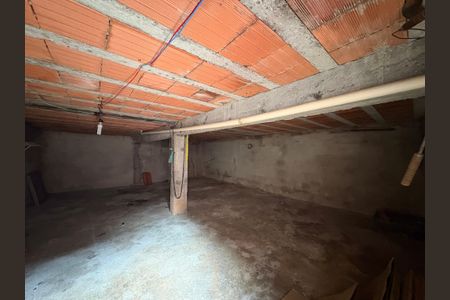 Casa à venda com 365m², 3 quartos e 6 vagasPorão 