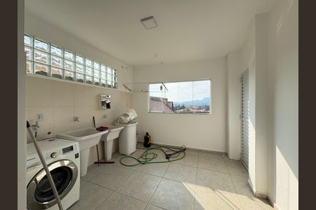 Casa à venda com 365m², 3 quartos e 6 vagasÁrea de Serviço