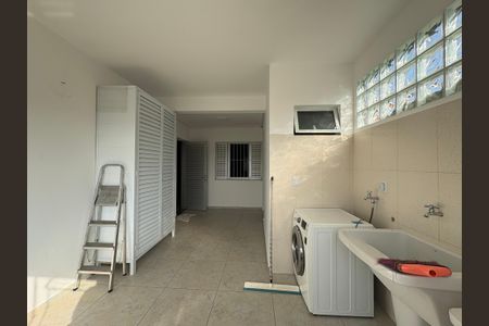 Casa à venda com 365m², 3 quartos e 6 vagasÁrea de Serviço
