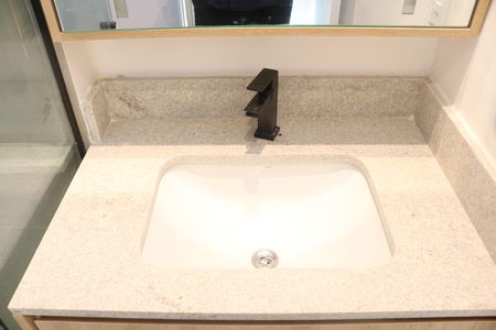 Apartamento para alugar com 68m², 2 quartos e sem vagaBanheiro