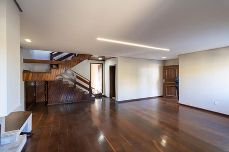 Sala de casa à venda com 3 quartos, 300m² em Camaquã, Porto Alegre