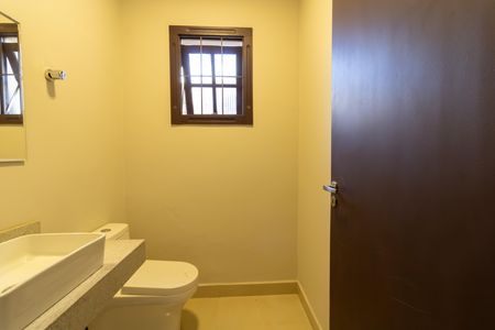 Casa à venda com 300m², 4 quartos e 3 vagas Casa à venda com 300m², 4 quartos e 3 vagasLavabo