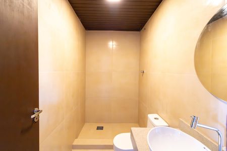Casa à venda com 300m², 4 quartos e 3 vagas Casa à venda com 300m², 4 quartos e 3 vagasBanheiro de Serviço