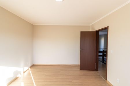 Casa à venda com 300m², 4 quartos e 3 vagas Casa à venda com 300m², 4 quartos e 3 vagasQuarto 1