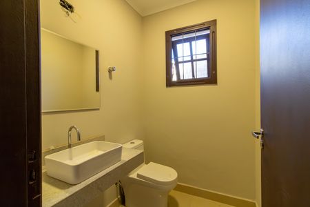 Casa à venda com 300m², 4 quartos e 3 vagas Casa à venda com 300m², 4 quartos e 3 vagasLavabo