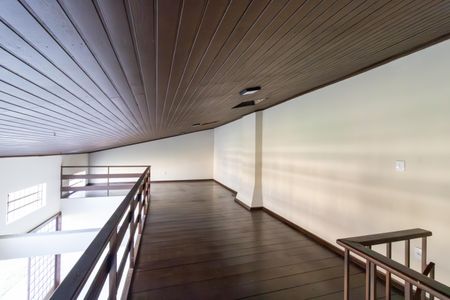 Casa à venda com 300m², 4 quartos e 3 vagas Casa à venda com 300m², 4 quartos e 3 vagasÁrea Comum