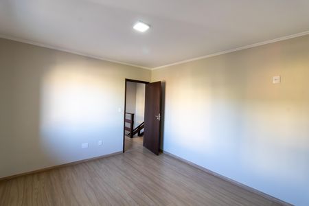 Casa à venda com 300m², 4 quartos e 3 vagas Casa à venda com 300m², 4 quartos e 3 vagasSuíte