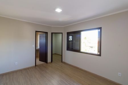 Casa à venda com 300m², 4 quartos e 3 vagas Casa à venda com 300m², 4 quartos e 3 vagasSuíte