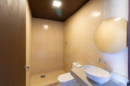 Casa à venda com 300m², 4 quartos e 3 vagas Casa à venda com 300m², 4 quartos e 3 vagasBanheiro de Serviço