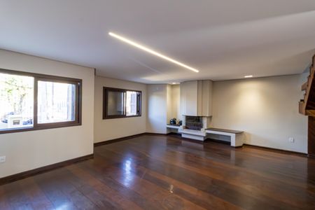Casa à venda com 300m², 4 quartos e 3 vagas Casa à venda com 300m², 4 quartos e 3 vagasSala