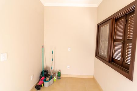 Casa à venda com 300m², 4 quartos e 3 vagas Casa à venda com 300m², 4 quartos e 3 vagasÁrea de Serviço