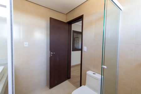 Casa à venda com 300m², 4 quartos e 3 vagas Casa à venda com 300m², 4 quartos e 3 vagasBanheiro da Suíte