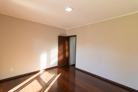 Casa à venda com 300m², 4 quartos e 3 vagas Casa à venda com 300m², 4 quartos e 3 vagasSala de Jantar