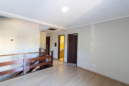 Casa à venda com 300m², 4 quartos e 3 vagas Casa à venda com 300m², 4 quartos e 3 vagasSala 2