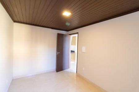 Casa à venda com 300m², 4 quartos e 3 vagas Casa à venda com 300m², 4 quartos e 3 vagasQuarto de Serviço