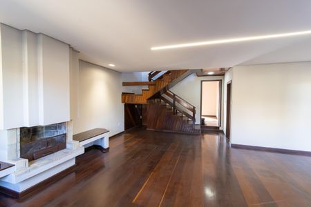 Sala de casa à venda com 3 quartos, 300m² em Camaquã, Porto Alegre