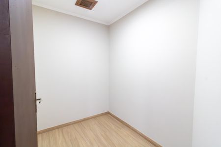 Casa à venda com 300m², 4 quartos e 3 vagas Casa à venda com 300m², 4 quartos e 3 vagasCloset da Suíte